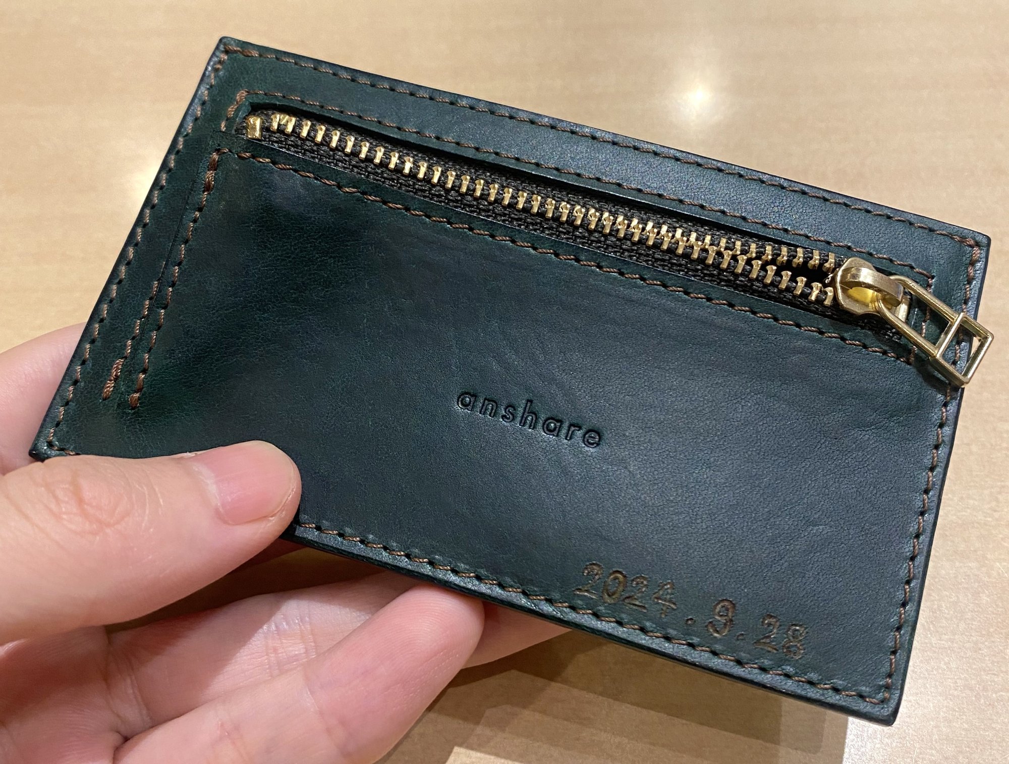 anshare アンシェア カードケース グリーン 購入直後 全体像 anshareロゴ刻印 購入日付2024.9.28